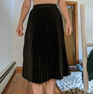 Pleated H&M Mid Length Skirt